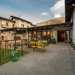Dimora Perla Di - Spacious Wine Estate Retreat Near Bernina Express Feriehus