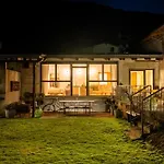 Feriehus Dimora Perla Di - Spacious Wine Estate Retreat Near Bernina Express *