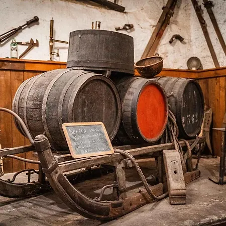 Dimora Perla Di - Historical Wine Retreat Near Bernina Express *