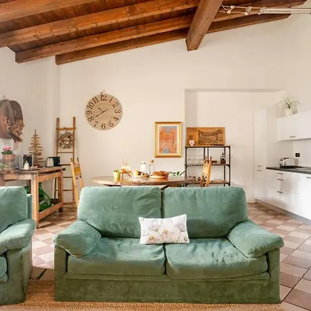 Dimora Perla Di - Historical Wine Retreat Near Bernina Express Holiday home
