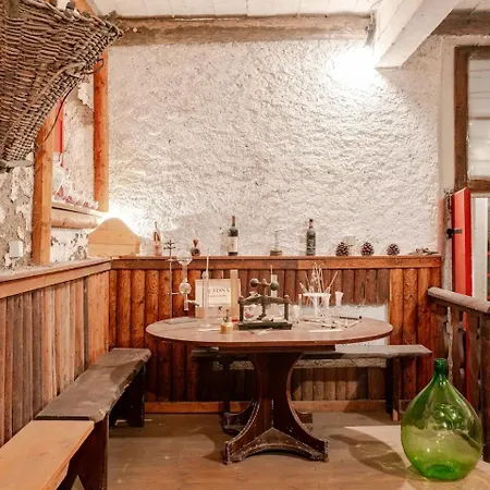 Dimora Perla Di - Historical Wine Retreat Near Bernina Express
