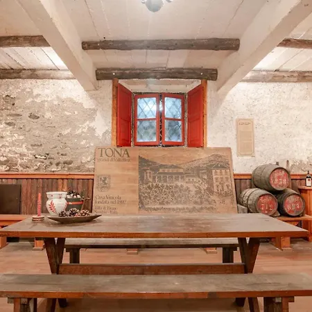 Dom wakacyjny Dimora Perla Di - Historical Wine Retreat Near Bernina Express