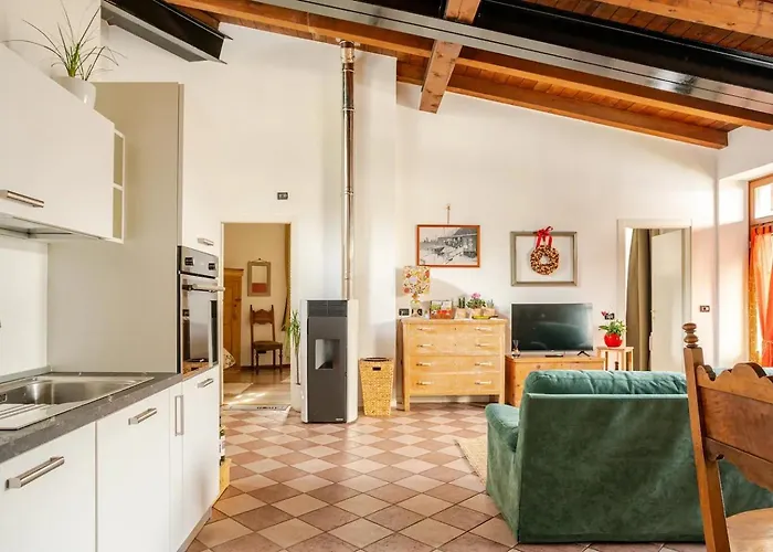 Dimora Perla Di - Historical Wine Retreat Near Bernina Express *