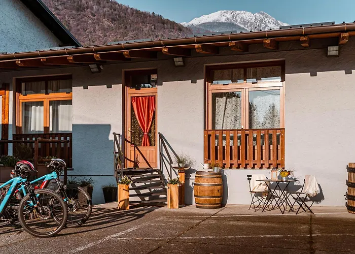 Casa vacanze Dimora Perla Di - Historical Wine Retreat Near Bernina Express